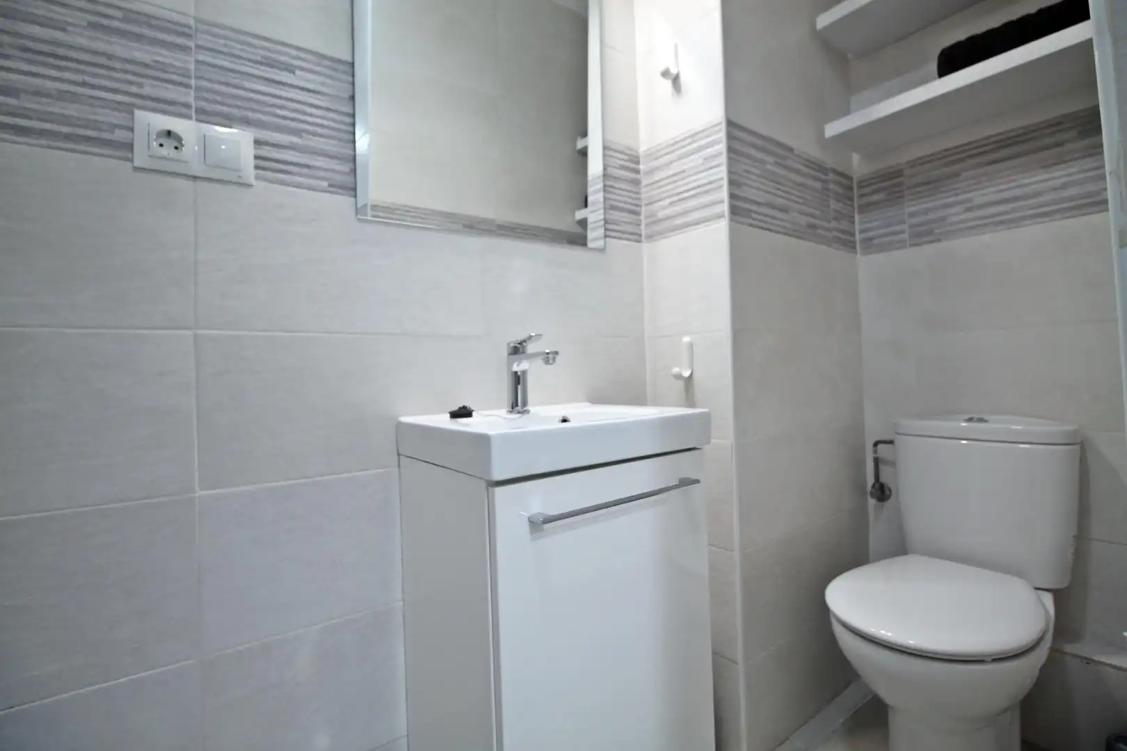 Badezimmer von Wohnung zum Verkauf in Benalmádena mit Klimaanlage, Privatgarten und Möbliert