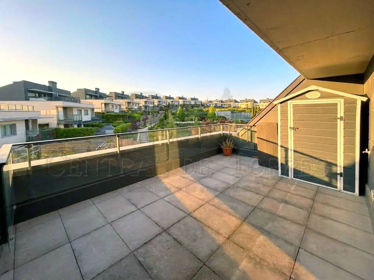 Detached homes for rent in Calle Francisco de Vitoria, Valenoso