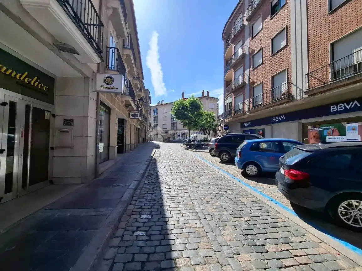 Vista exterior de Pis en venda en Ávila