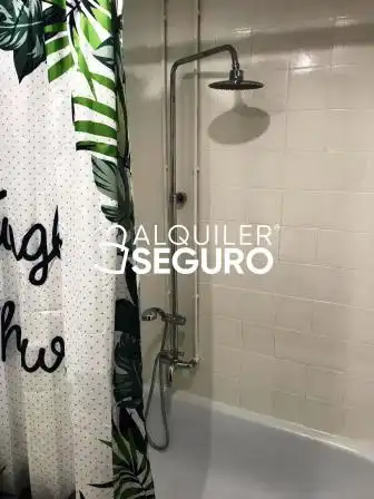 Baño de Piso de alquiler en Vitoria - Gasteiz con Calefacción, Terraza y Trastero