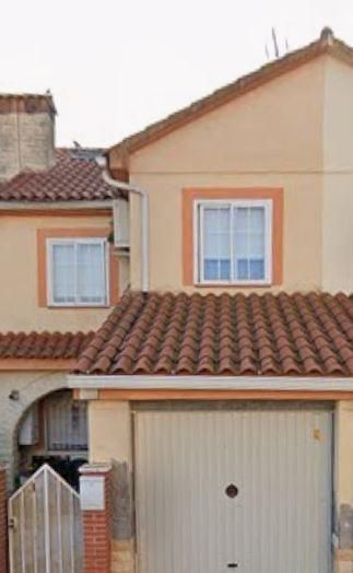 Vista exterior de Casa o xalet en venda en Cabañas de la Sagra amb Jardí privat