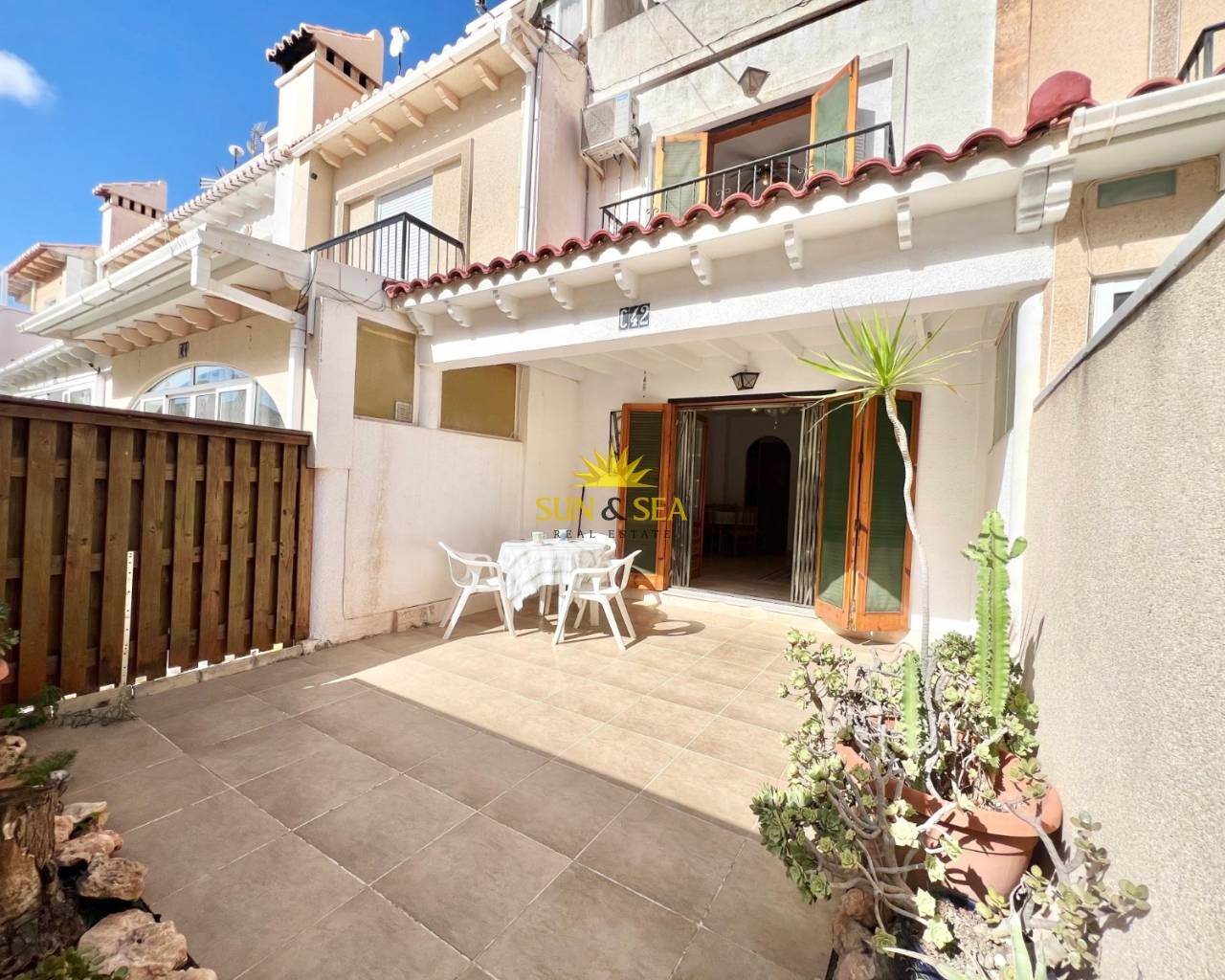 Exterior view of Single-family semi-detached to rent in Torrevieja  with Air Conditioner, Heating and Terrace