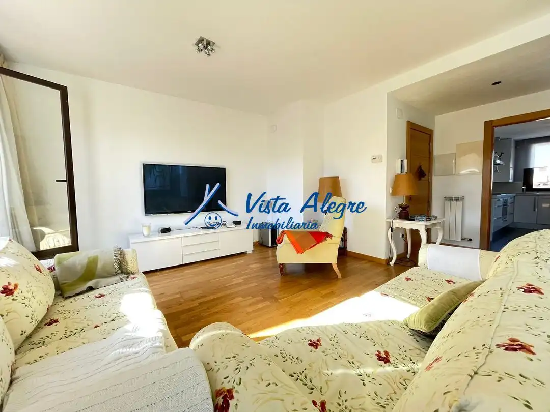 Sala de estar de Ático en venta en Haro con Calefacción, Parquet y Terraza