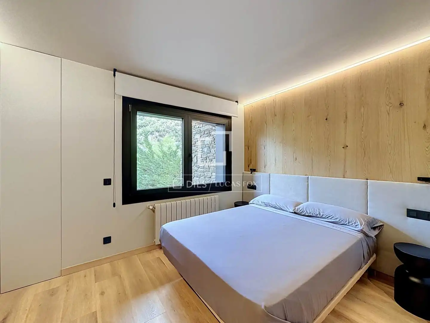Dormitori de Casa o xalet en venda en Madrid amb Calefacció, Jardí privat i Parquet