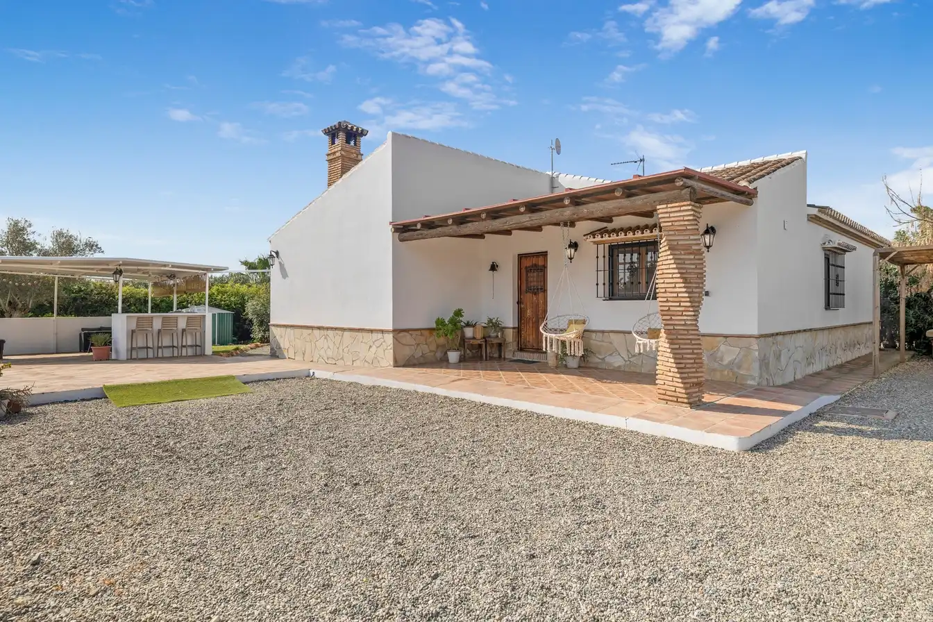 Vista exterior de Casa o xalet en venda en Alhaurín El Grande amb Aire condicionat, Calefacció i Terrassa