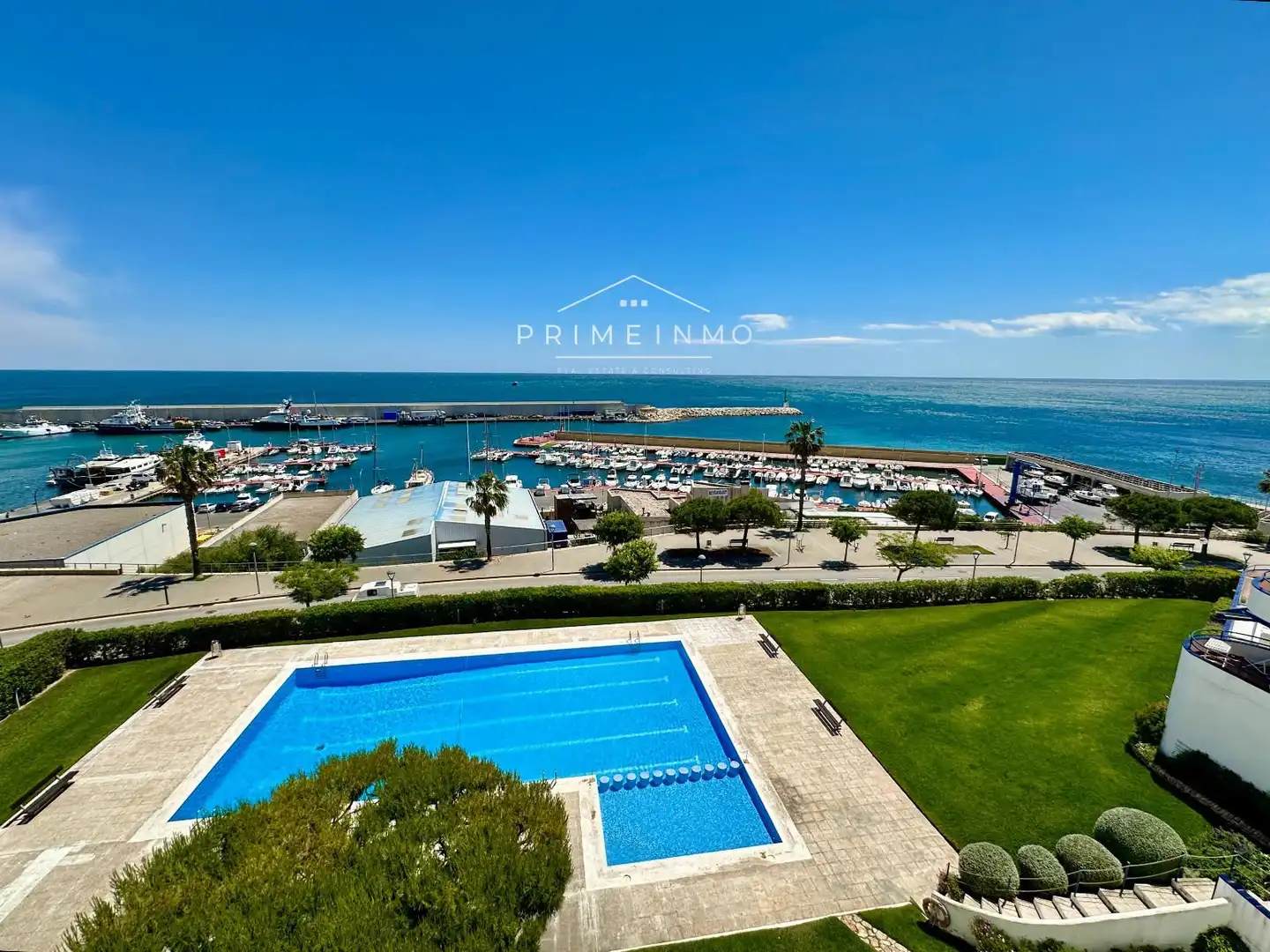 Schwimmbecken von Dachboden zum Verkauf in L'Ametlla de Mar  mit Terrasse, Abstellraum und Schwimmbad