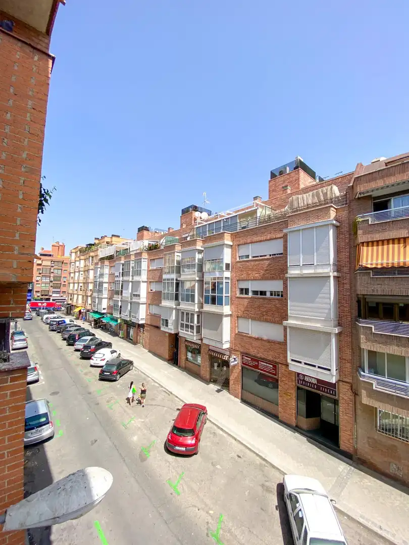 Außenansicht von Wohnung zur Miete in Madrid mit Klimaanlage, Heizung und Parkett