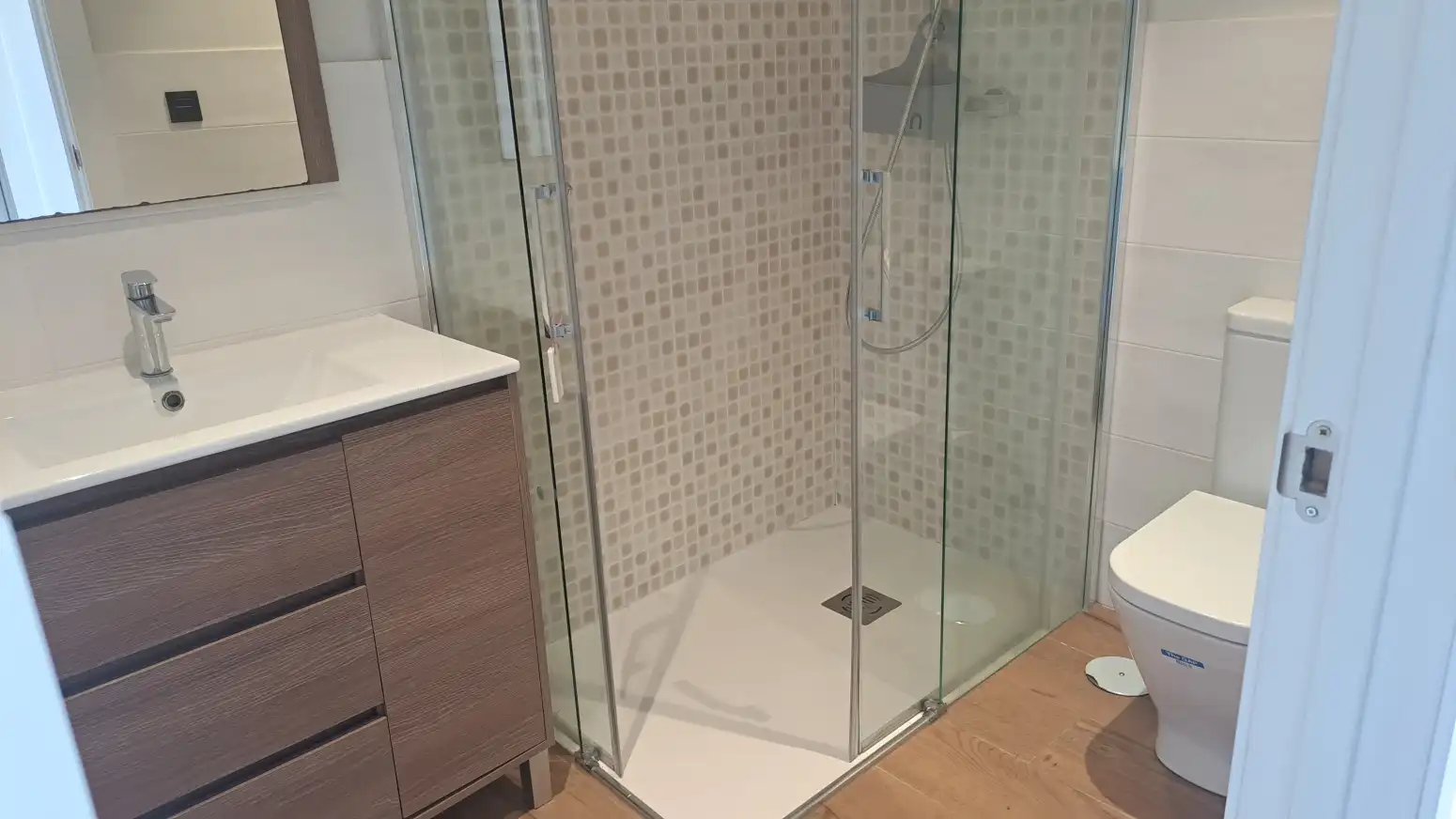 Baño de Piso de alquiler en Gijón  con Calefacción