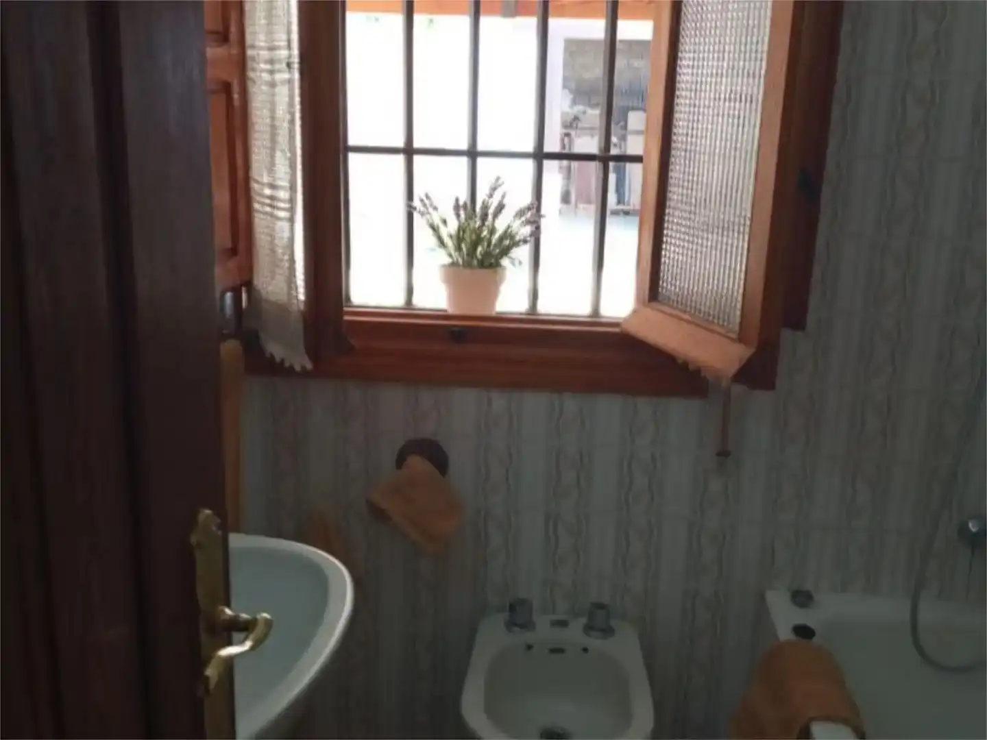 Bany de Casa adosada en venda en Cubillas de Santa Marta amb Jardí privat, Traster i Moblat