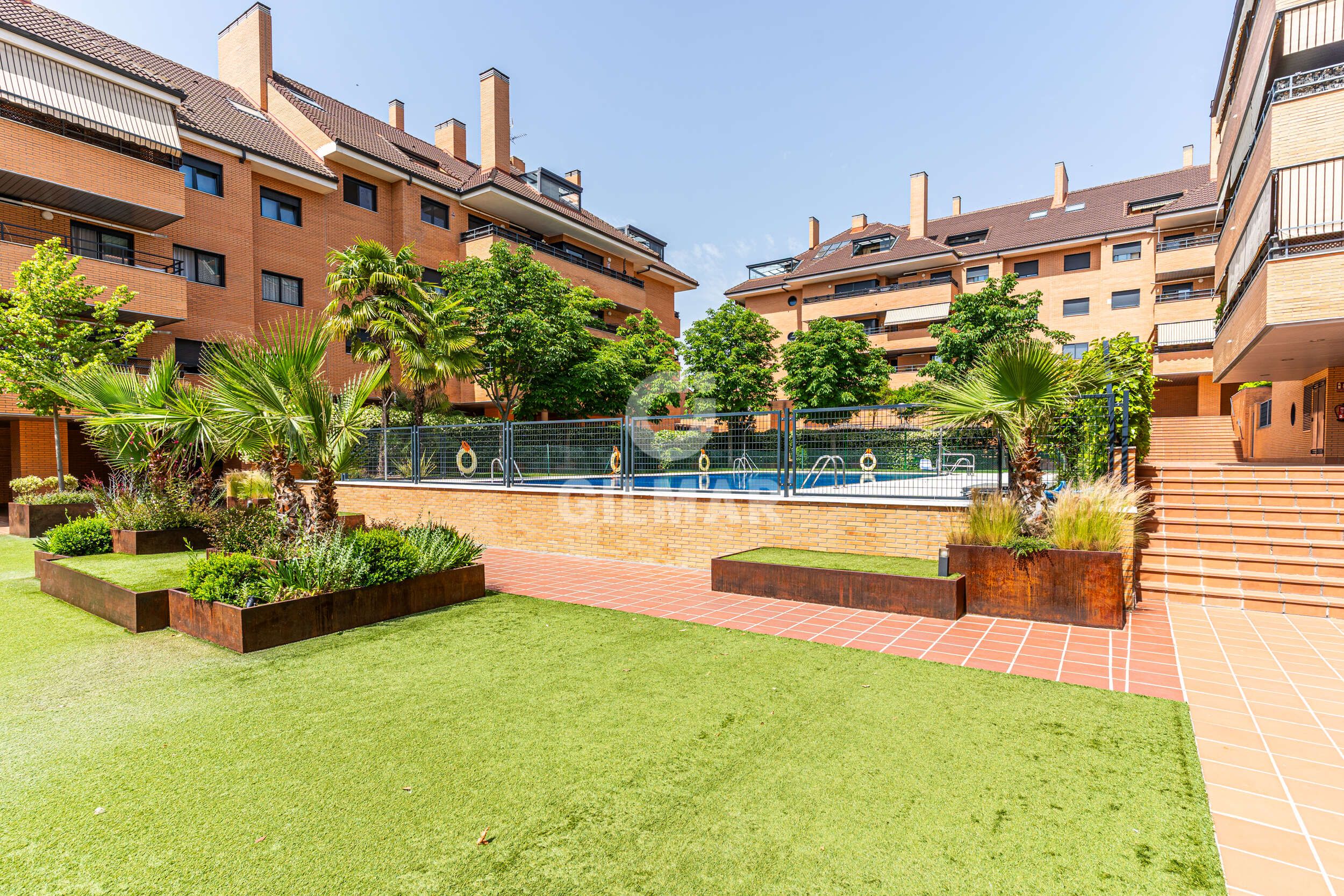 Jardí de Pis en venda en Boadilla del Monte amb Calefacció, Traster i Piscina