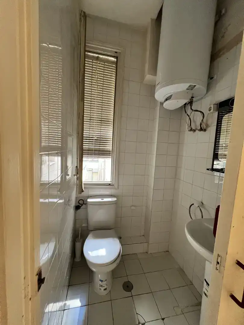 Bathroom of Flat for sale in  Madrid Capital  with Air Conditioner and Balcony