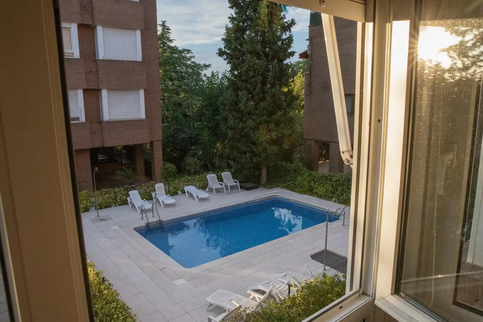 Schwimmbecken von Wohnung zum Verkauf in Madrid mit Klimaanlage, Heizung und Parkett