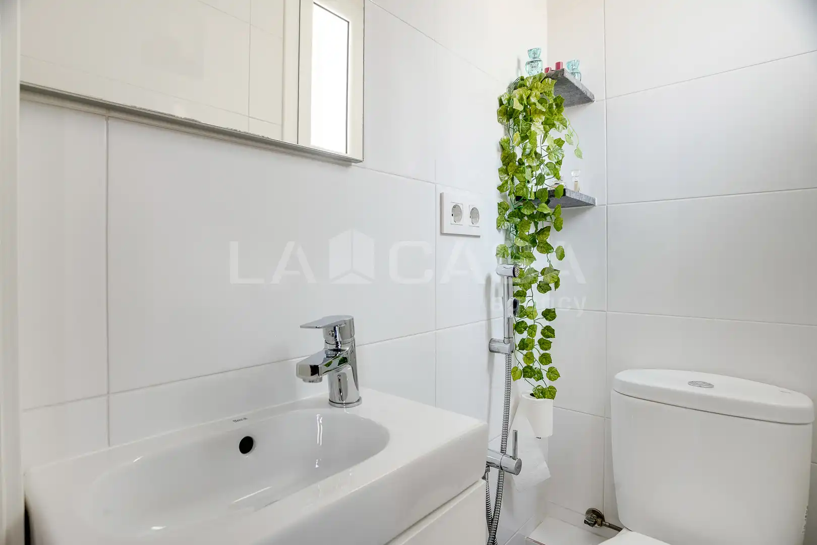 Bany de Pis en venda en L'Hospitalet de Llobregat amb Calefacció i Balcó