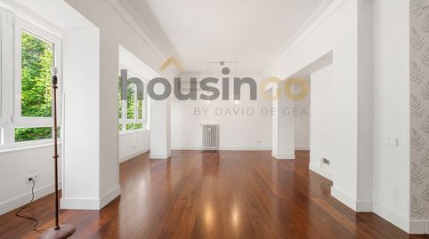 Foto 3 de Piso en venta en Amado Nervo, Niño Jesús, Madrid Capital