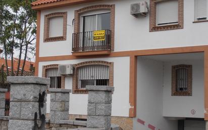 Exterior view of Duplex for sale in Colmenar del Arroyo  with Air Conditioner