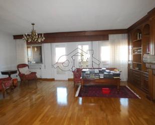 Living room of Flat for sale in Alcalá de Henares  with Air Conditioner, Heating and Parquet flooring