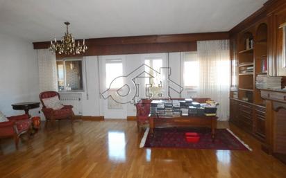 Living room of Flat for sale in Alcalá de Henares  with Air Conditioner, Heating and Parquet flooring