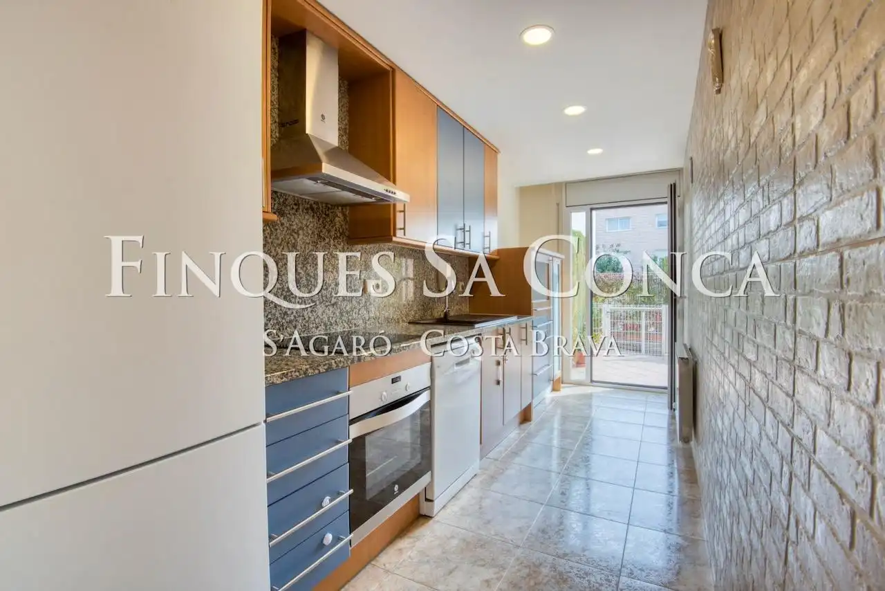 Cocina de Casa adosada en venta en Castell d'Aro, Platja d'Aro i s'Agaró con Aire acondicionado, Calefacción y Amueblado