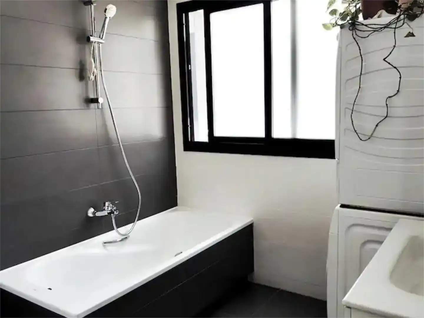 Badezimmer von Wohnung zur Miete in Málaga Capital mit Klimaanlage und Schwimmbad
