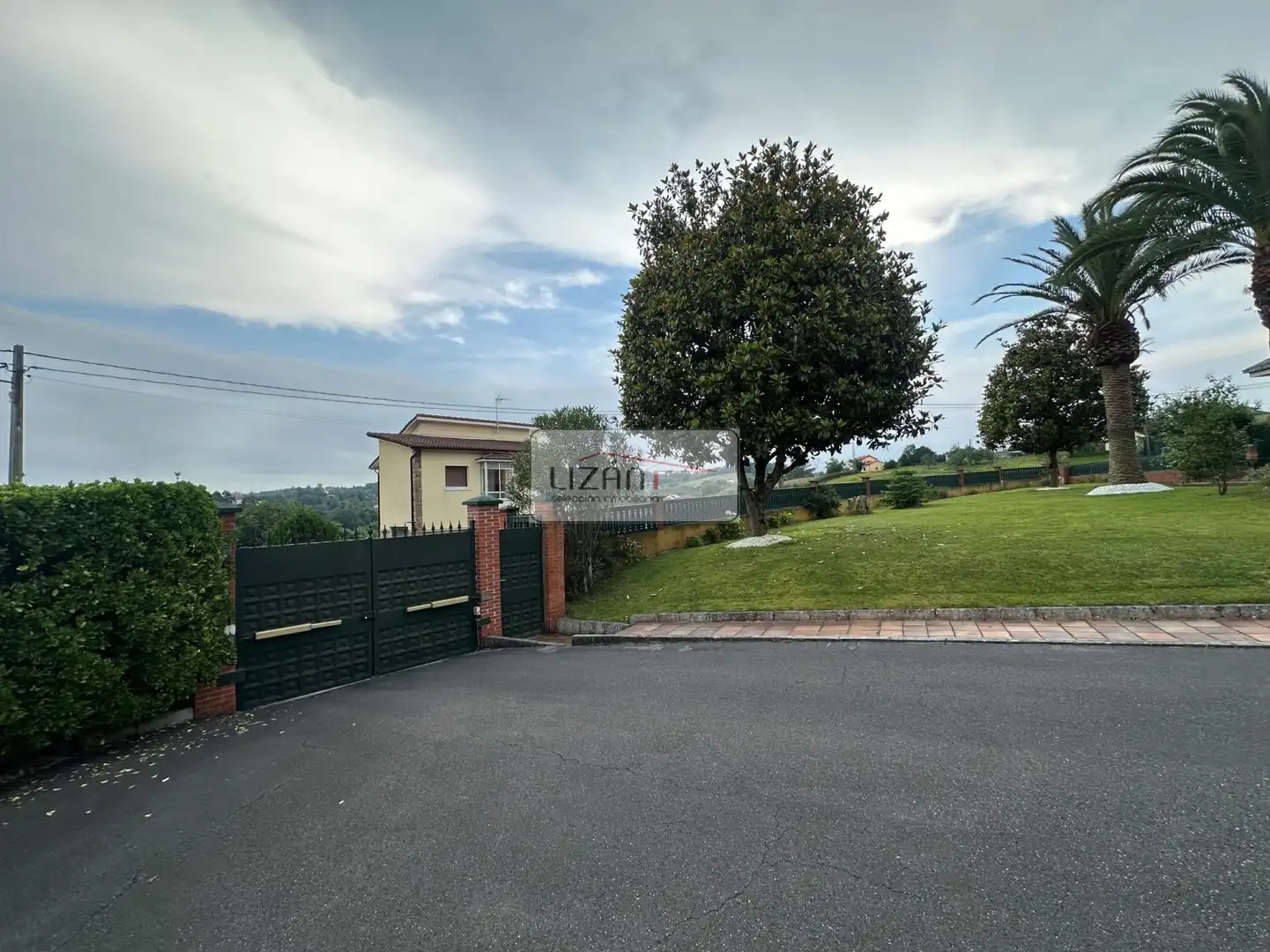 Casa o xalet en venda en Oviedo  amb Calefacció, Jardí privat i Terrassa