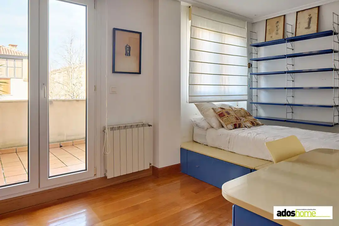 Habitación de Casa adosada en venta en Zarautz con Calefacción
