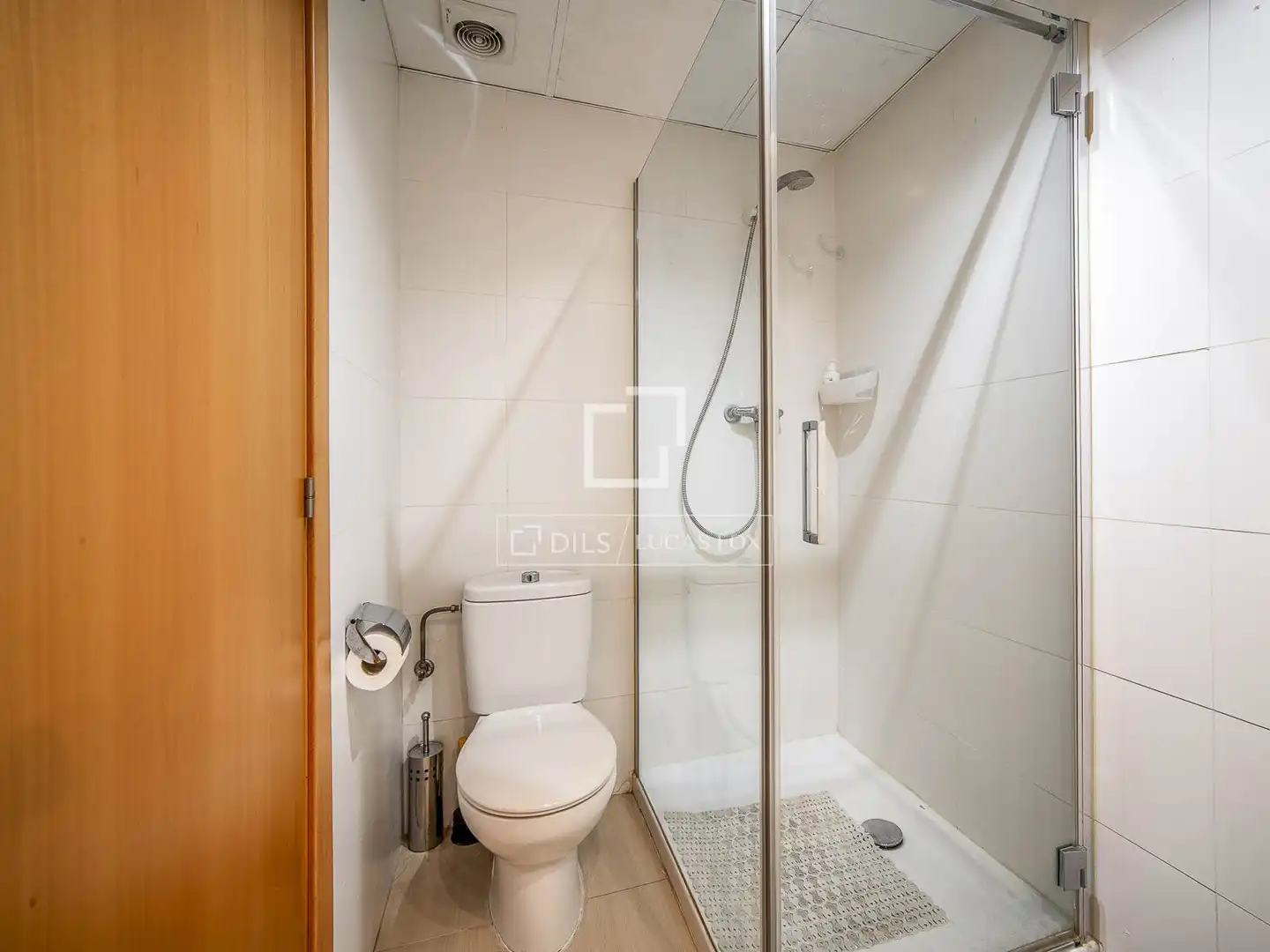 Badezimmer von Dachboden zum Verkauf in Barcelona mit Klimaanlage, Heizung und Terrasse