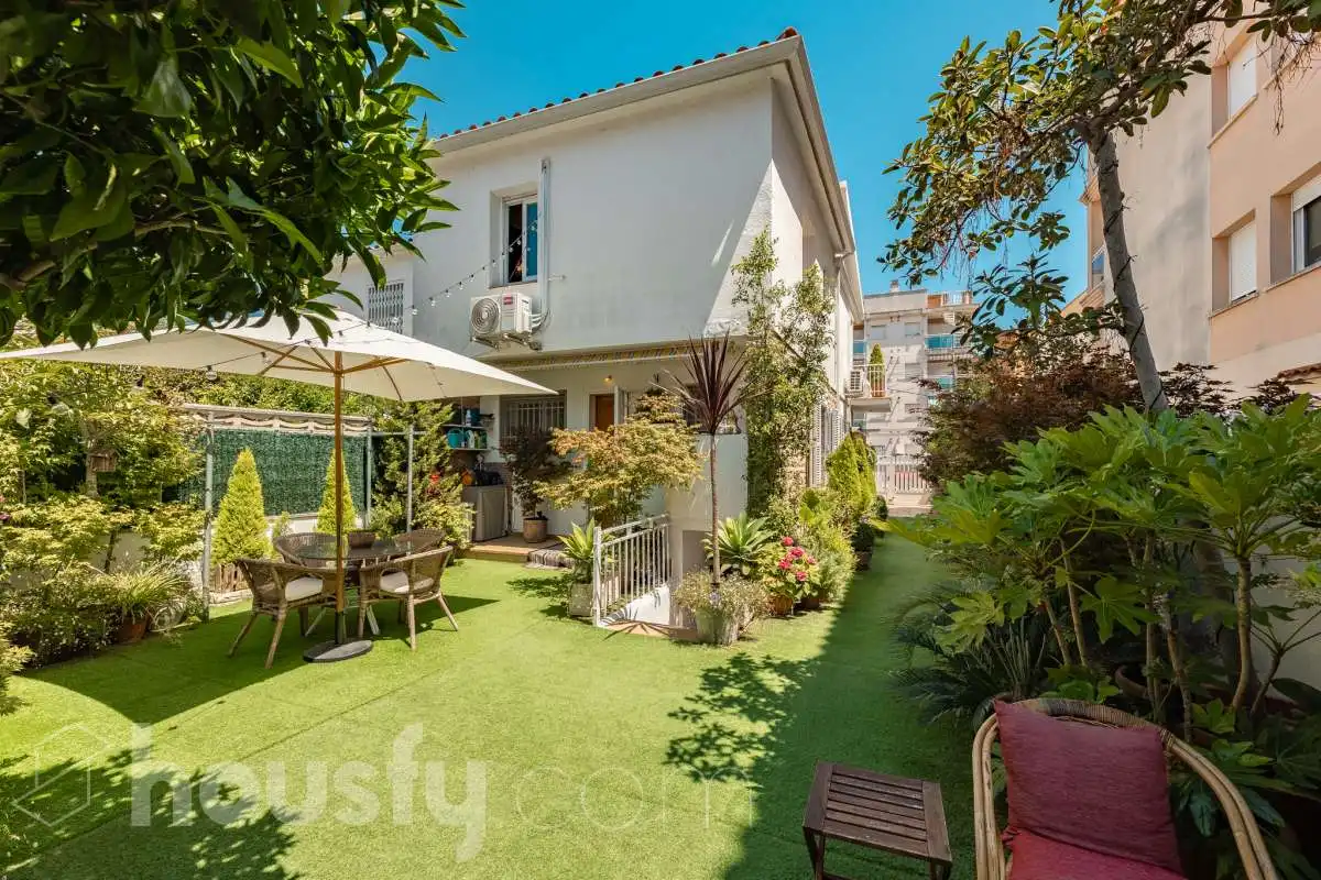 Detached homes for sale in Calle Santiago Rusiñol, Coma-ruga platja