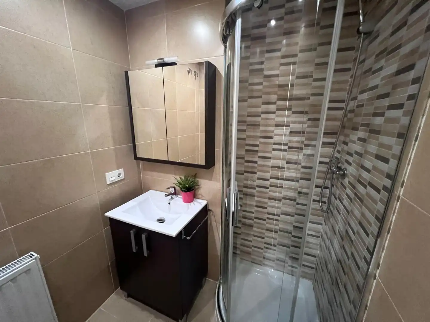 Baño de Piso de alquiler en Oviedo  con Calefacción, Terraza y Trastero