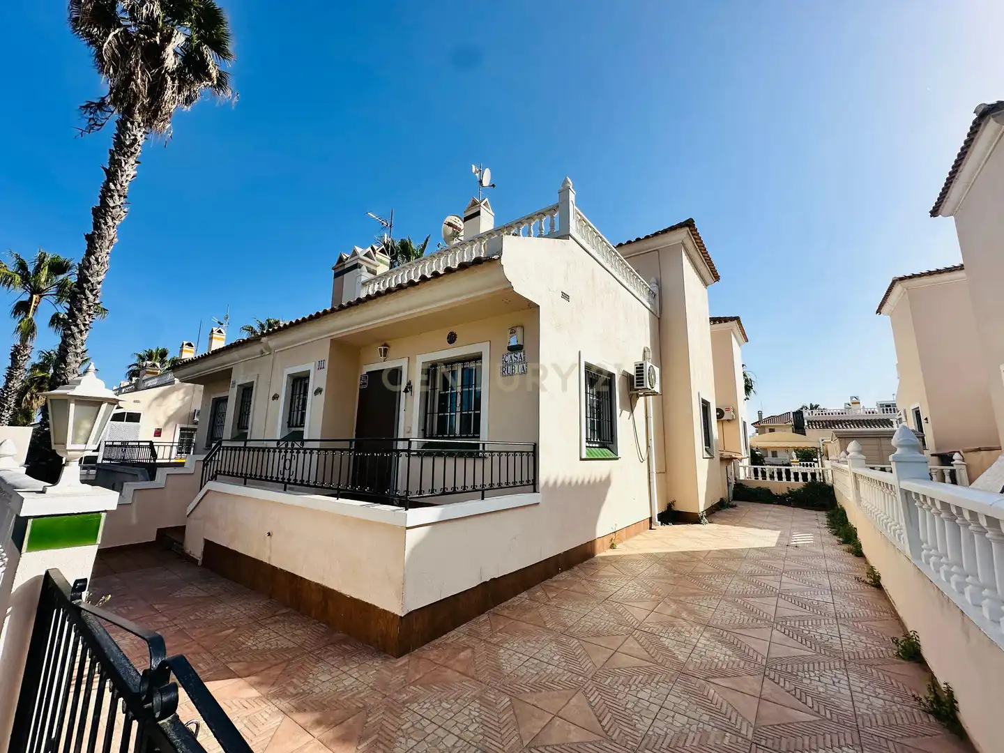 Vista exterior de Casa adosada en venta en Orihuela con Aire acondicionado y Piscina comunitaria