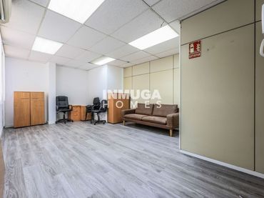 Oficina con ascensor en venta en Chamberí