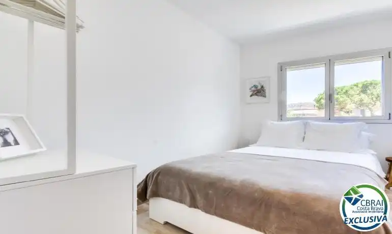Habitación de Piso en venta en Roses con Calefacción, Horno y Microondas