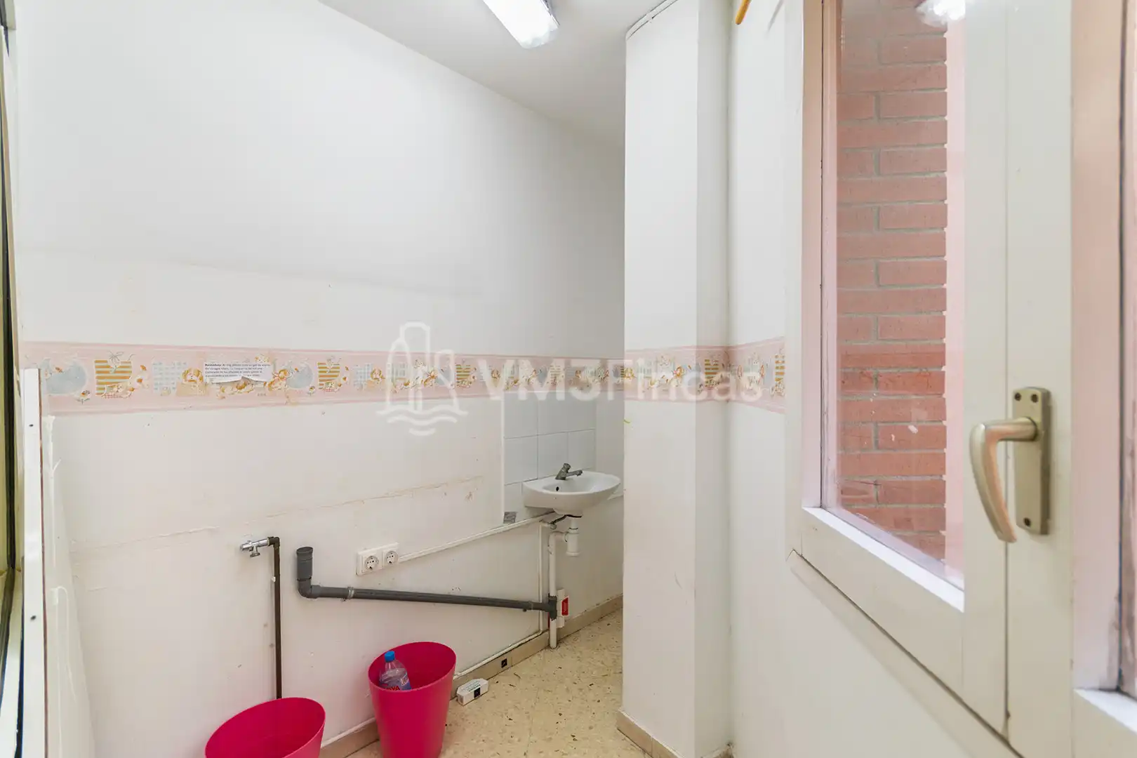 Bany de Local de lloguer en Barcelona amb Aire condicionat i Calefacció