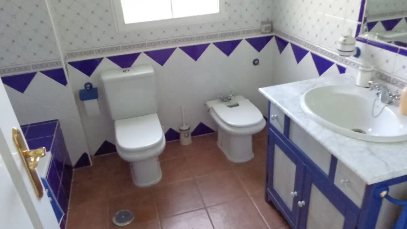 Baño de Casa o chalet en venta en Petrer con Aire acondicionado, Calefacción y Jardín privado