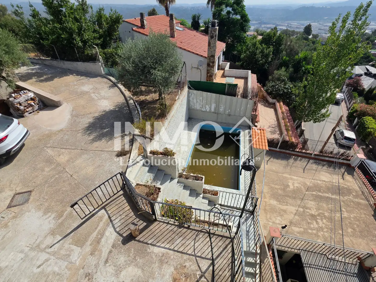 Vista exterior de Casa o xalet en venda en Sant Andreu de la Barca amb Aire condicionat, Calefacció i Jardí privat