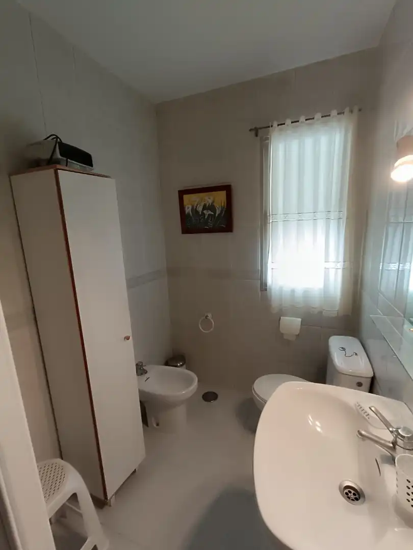 Badezimmer von Wohnung zur Miete in Badajoz mit Möbliert, Ofen und Waschmaschine