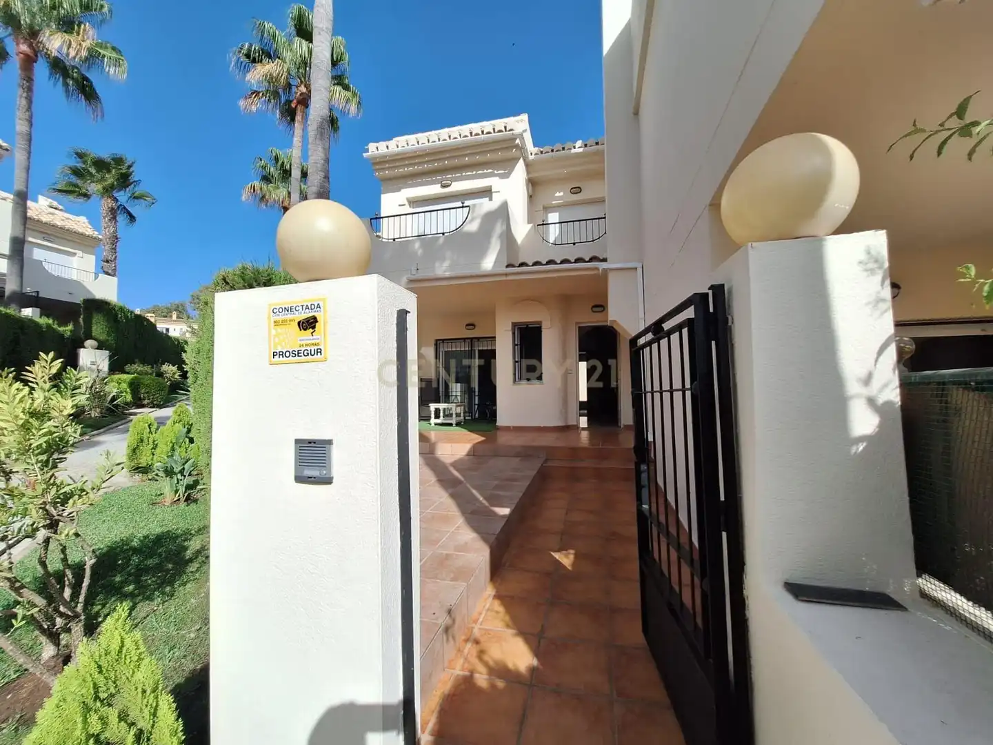 Vista exterior de Casa adosada de alquiler en Marbella con Aire acondicionado, Trastero y Piscina