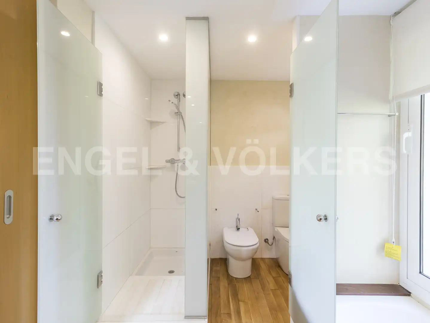 Bathroom of Houses for rent in Barcelona  with Air Conditioner, Heating and Private garden