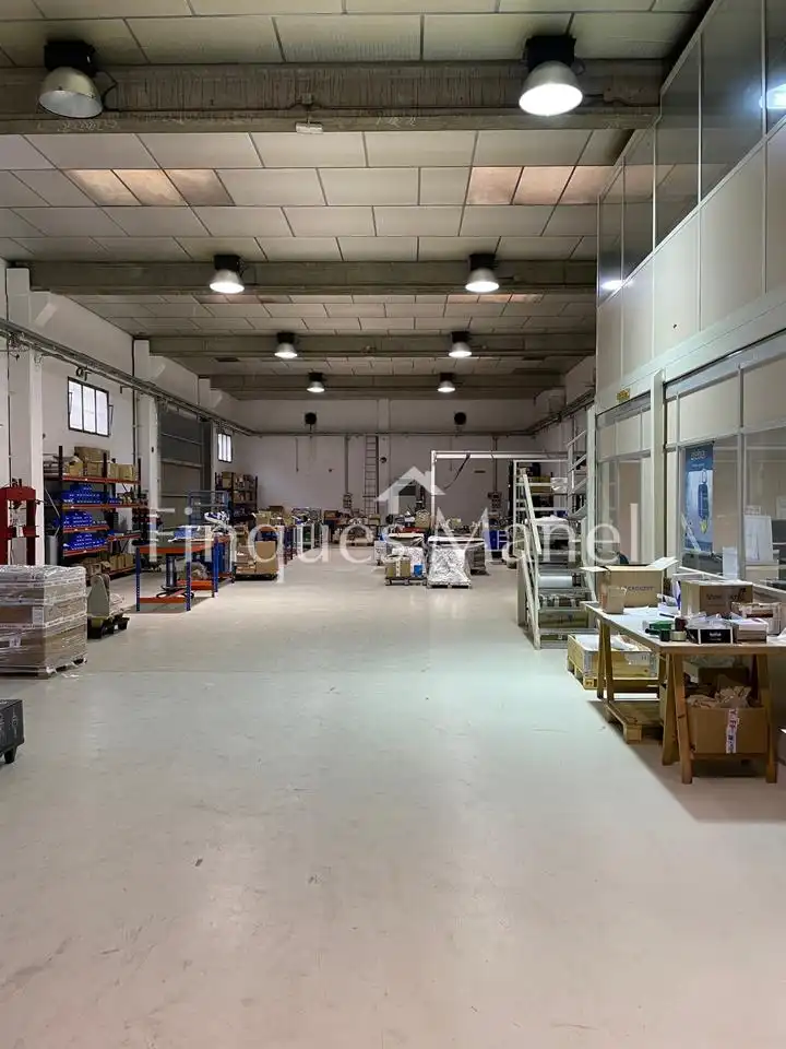 Nau industrial en venda en Cornellà del Terri