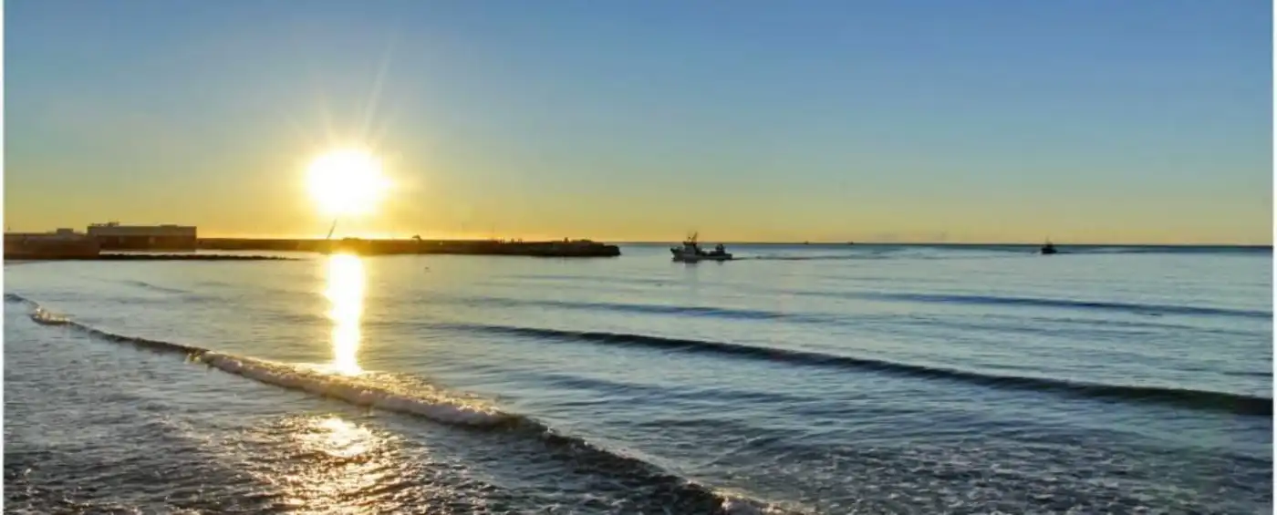 Außenansicht von Erdgeschoss zum Verkauf in Marbella mit Klimaanlage, Heizung und Privatgarten