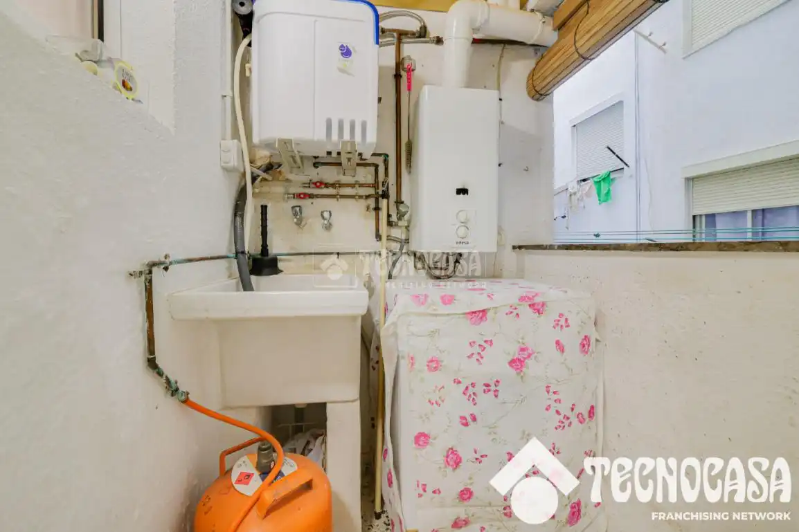 Wohnung zum Verkauf in Mataró mit Klimaanlage, Balkon und Alarm