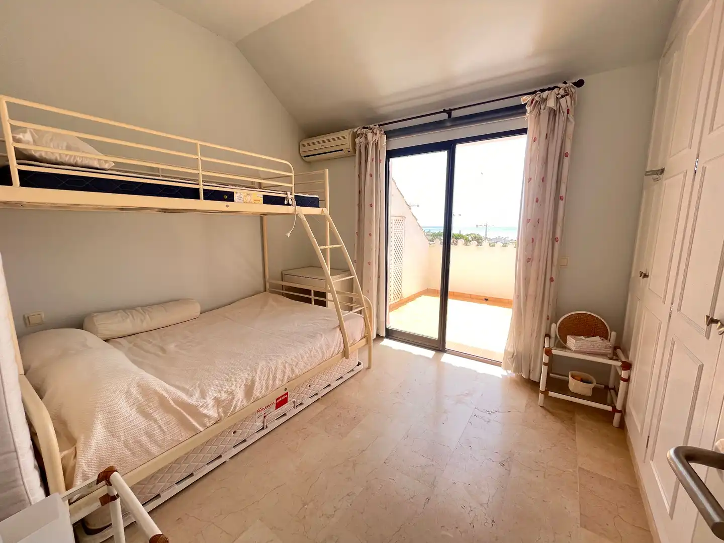 Schlafzimmer von Maisonette zur Miete in Marbella mit Klimaanlage, Terrasse und Möbliert