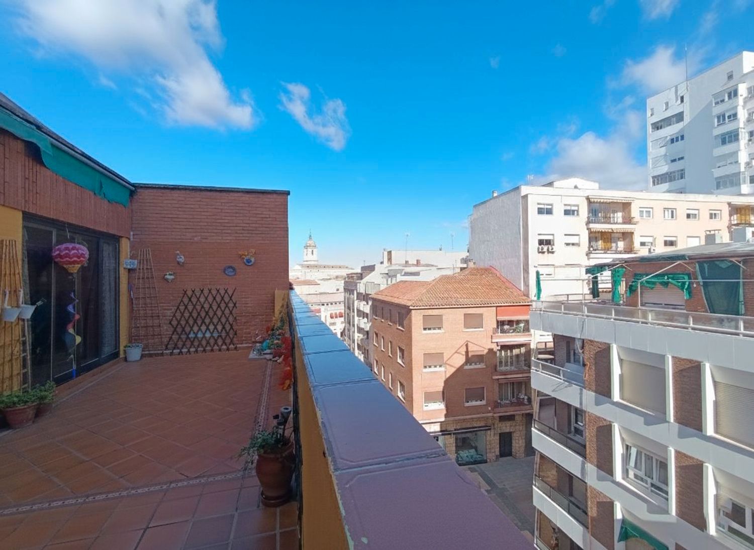 Vista exterior de Piso en venta en Ciudad Real Capital con Aire acondicionado, Calefacción y Terraza