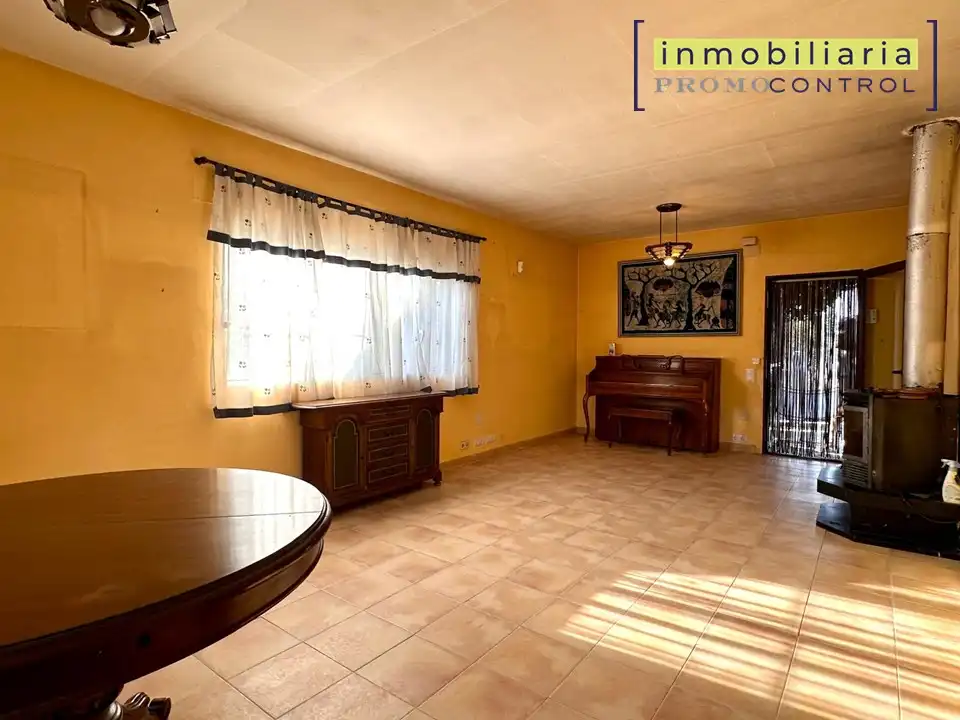 Living room of Houses for sale in San Mateo de Gállego  with Air Conditioner, Heating and Private garden
