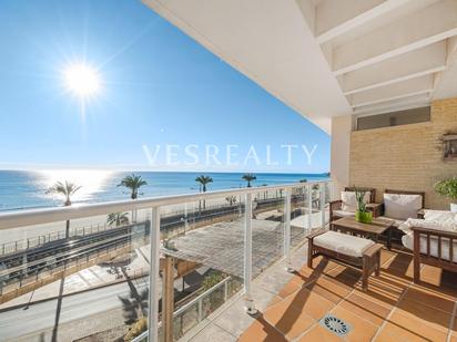 Vista exterior de Apartament en venda en El Campello amb Aire condicionat, Calefacció i Jardí privat