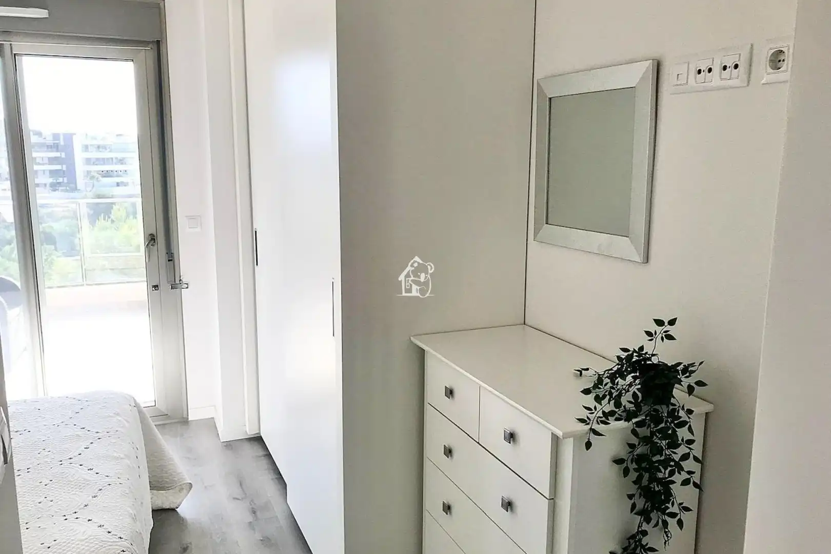 Habitación de Apartamento de alquiler en Orihuela con Aire acondicionado, Terraza y Piscina