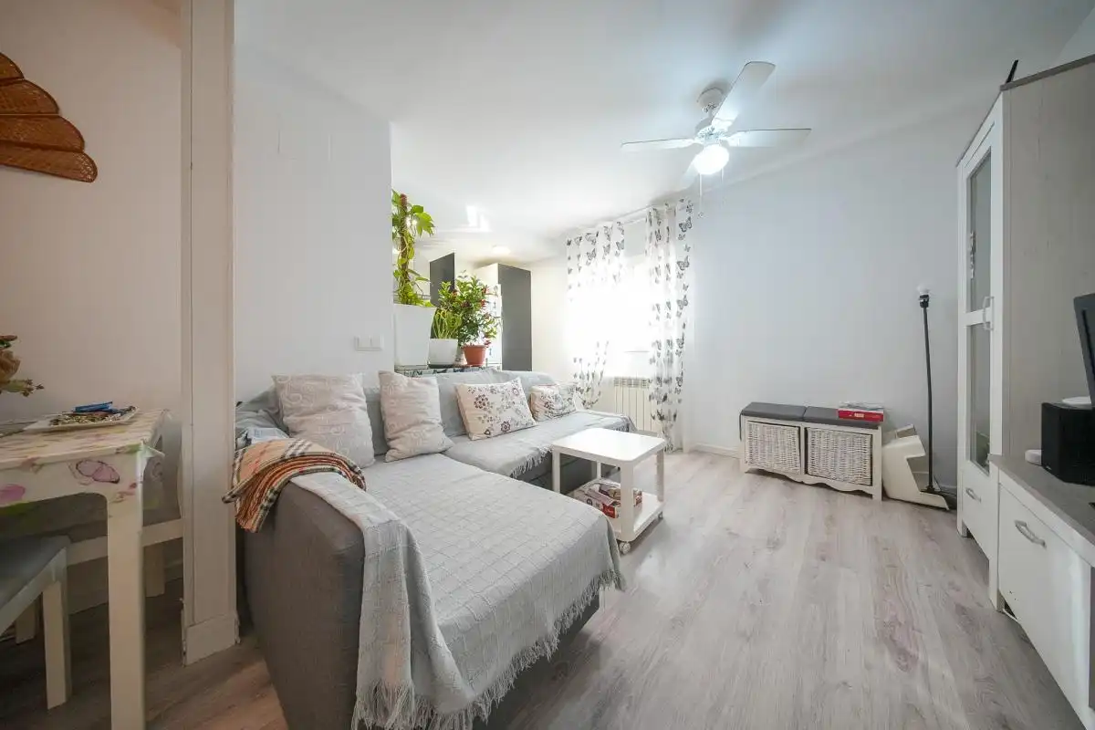 Sala de estar de Planta baja en venta en Alovera con Aire acondicionado, Calefacción y Jardín privado