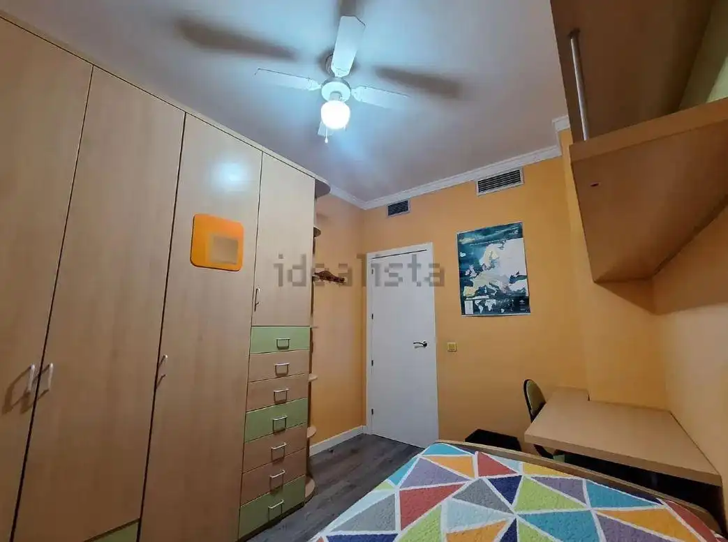 Habitación de Piso de alquiler en Sevilla con Aire acondicionado, Amueblado y Piscina comunitaria