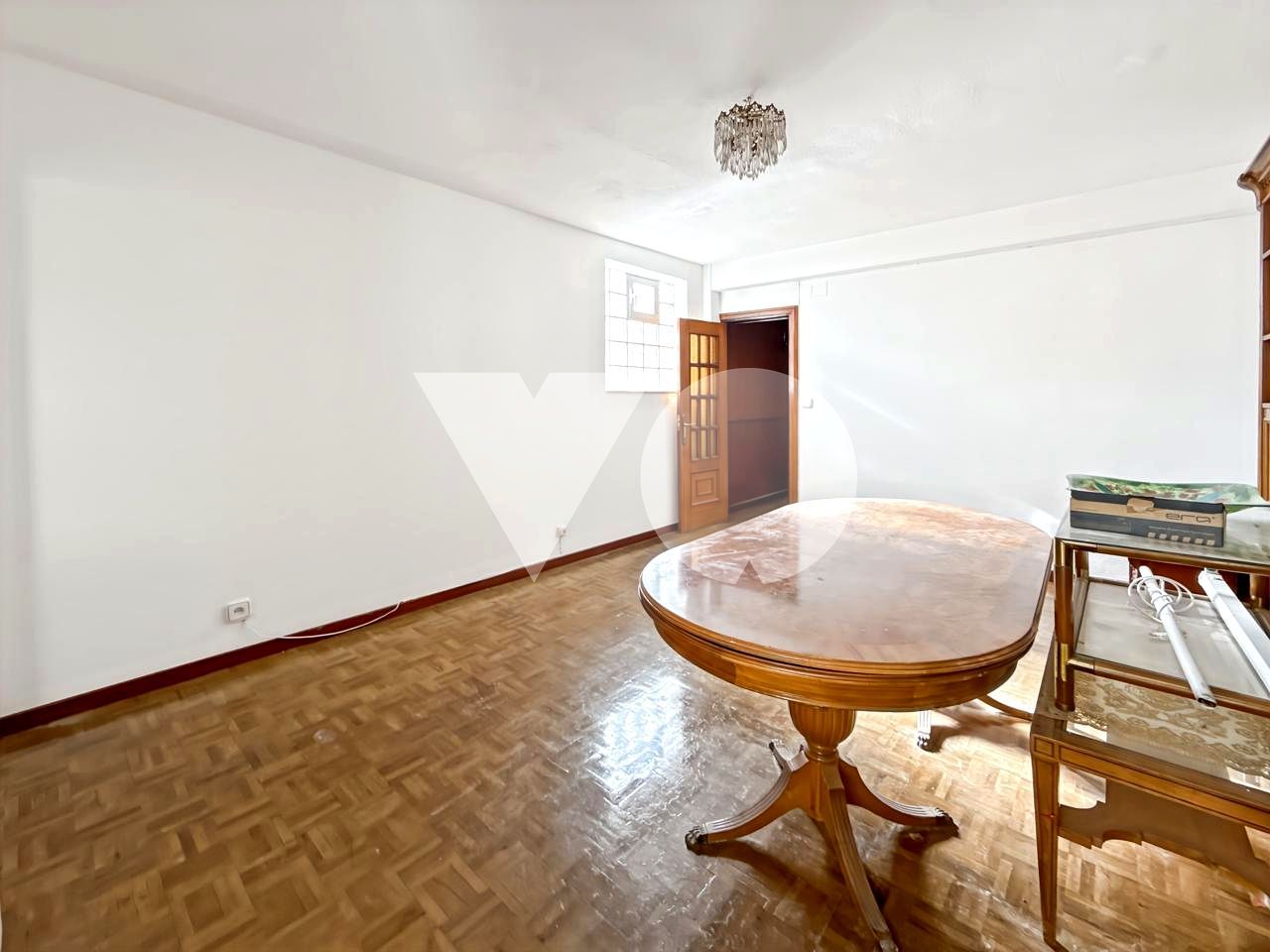 Sala de estar de Piso en venta en  Madrid Capital con Calefacción y Parquet