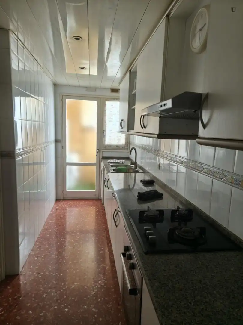 Cocina de Apartamento de alquiler en Terrassa con Aire acondicionado, Calefacción y Amueblado