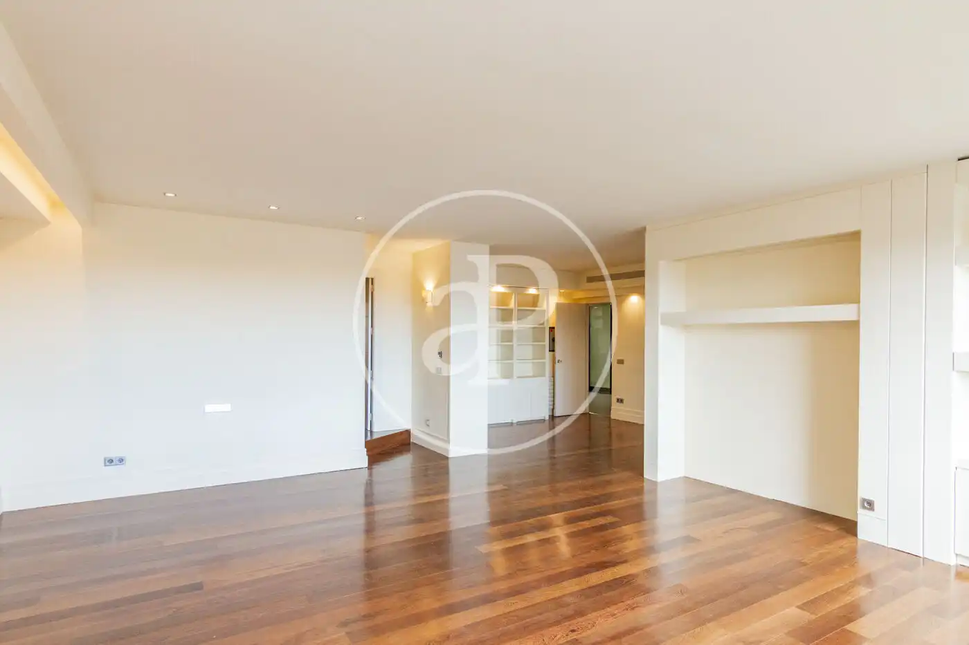 Sala de estar de Piso de alquiler en Madrid con Aire acondicionado, Calefacción y Jardín privado